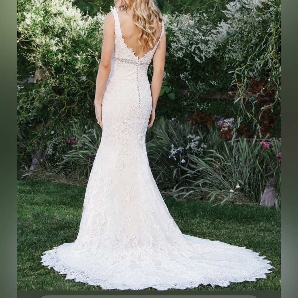 Lillian west size 12 tulle and Lace Wedding Dress style 6438